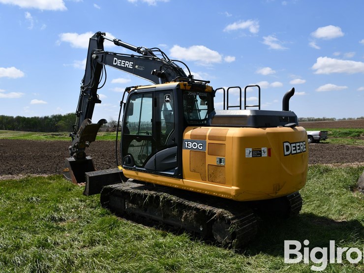 2014-deere-130g-image-7