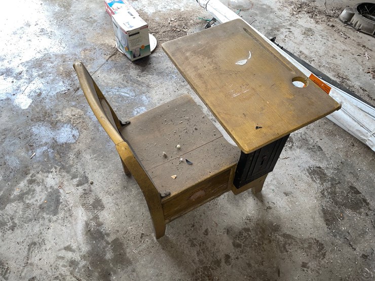 #7075-•-wooden-school-desk-image-3