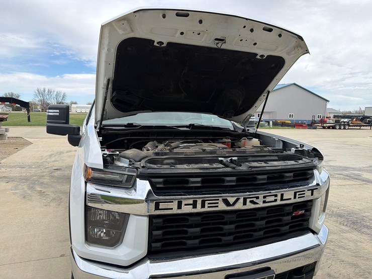 2021-chevrolet-2500hd-image-60