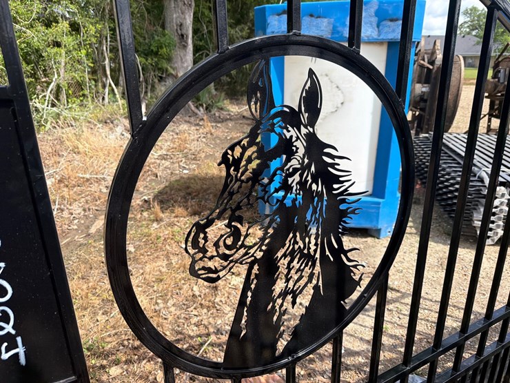 #5124-•-set-of-gates-with-horse-design-image-2