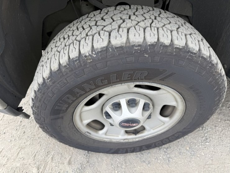 2012-gmc-sierra-extra-cab-4x4-pickup-image-23