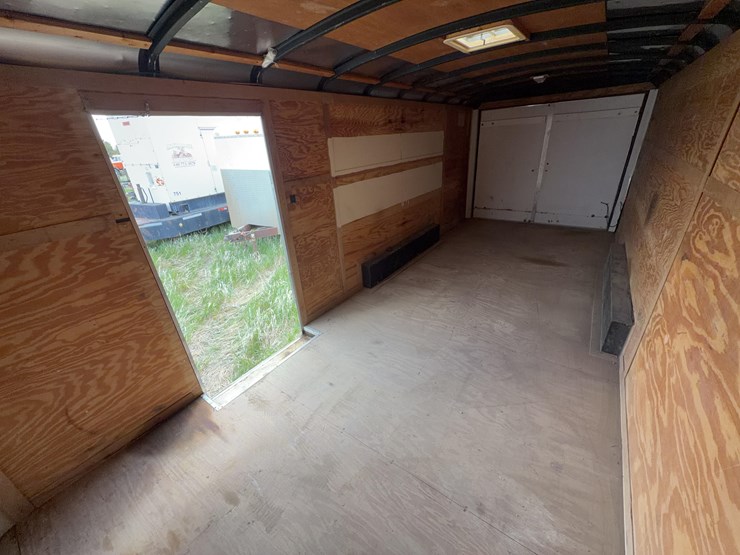 2002-continental-enclosed-trailer-image-8