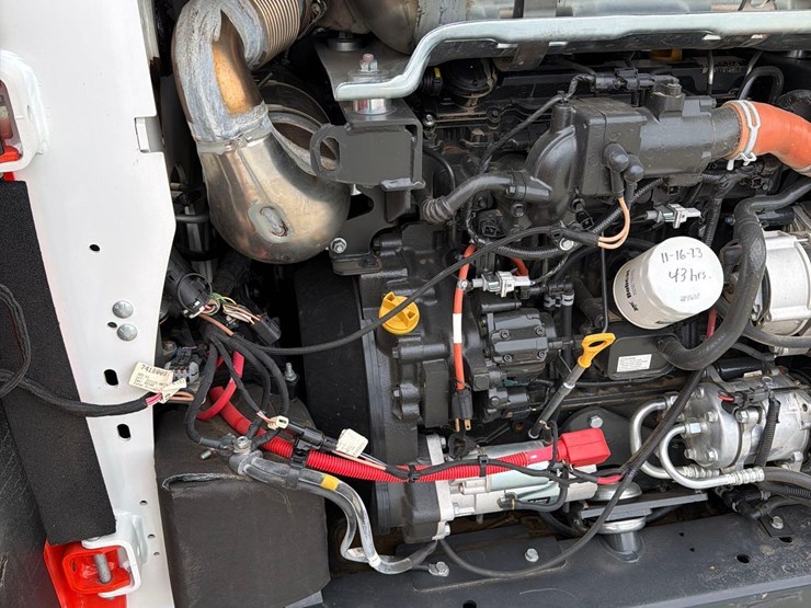 2023-bobcat-t770-image-30