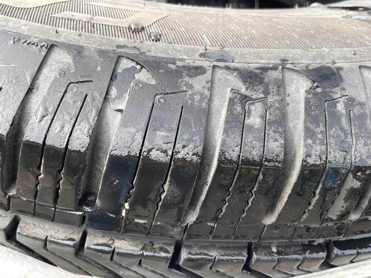 #9075-•-tires-(o3)-image-5