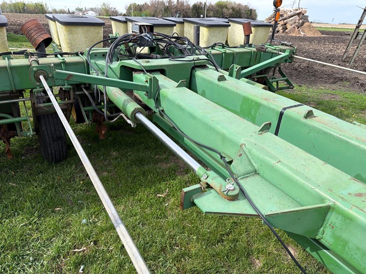 john-deere-7000-image-17