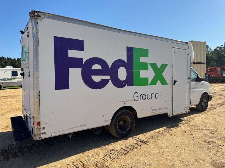 2014-chevrolet-express-3500-image-3