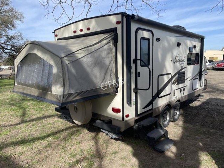 #9-•-2015-shamrock-by-flagstaff-forest-river-camper-image-46
