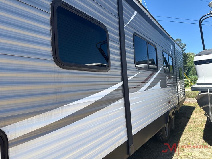 2018-coleman-lantern-edition-263bh-bumper-pull-camper-image-13