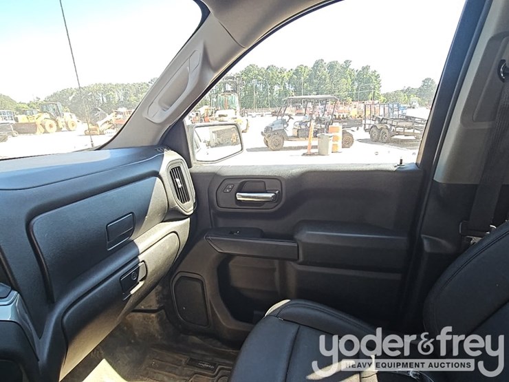 2022-chevrolet-1500-image-40