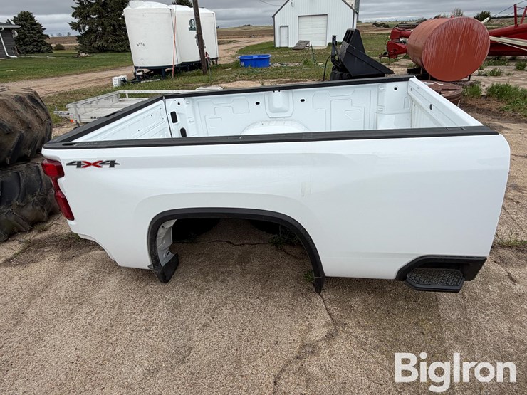 2022-chevrolet-6.5'-pickup-box-&-bumpers-image-6