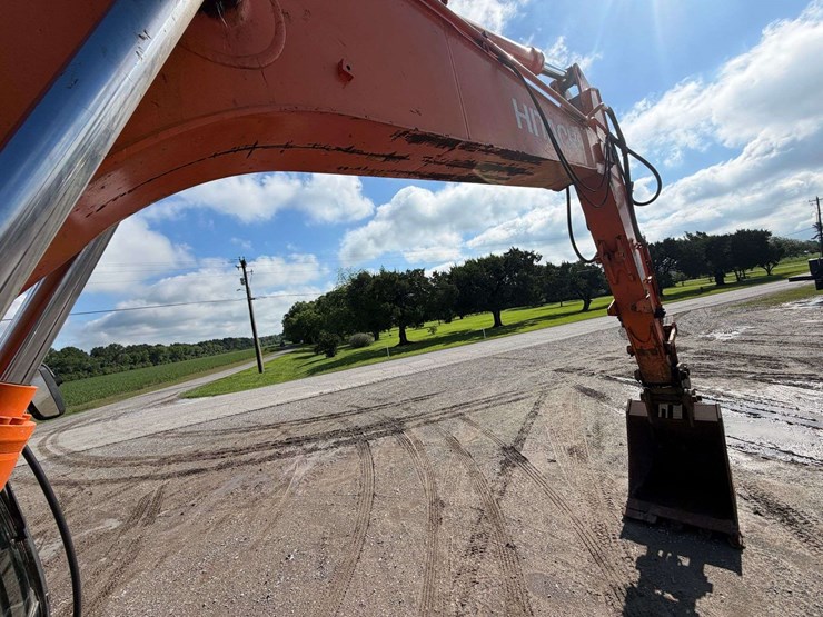 2015-hitachi-zx160-lc-image-35
