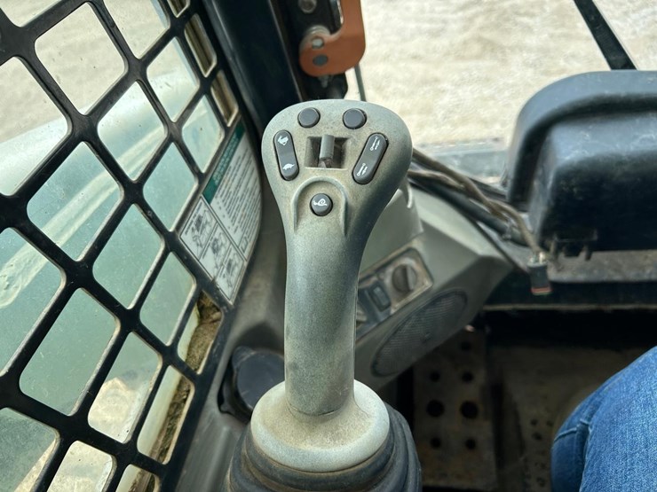 bobcat-t630-image-24