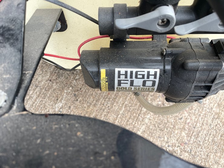 #7039-•-yard-spreader-and-fimco-sprayer-image-5