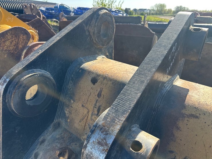 #4860-•-approx-54"-excavator-bucket-image-6