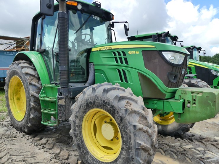 2013-john-deere-6125m-image-2
