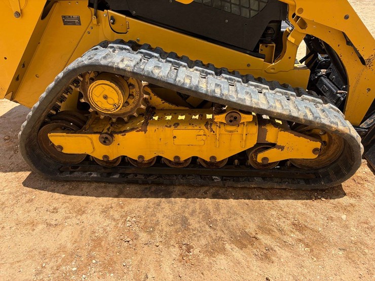 2021-caterpillar-279d3-image-24