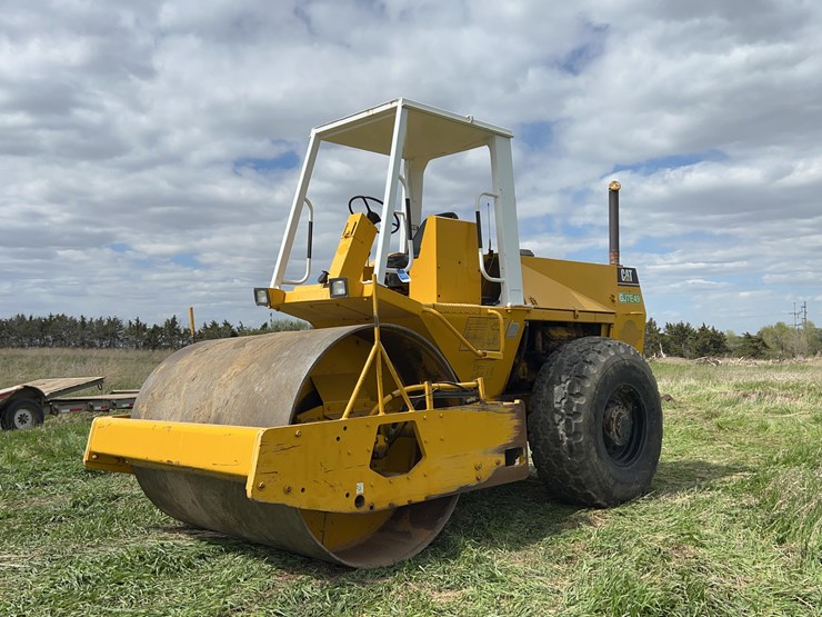 1987-caterpillar-cs-553-image-1