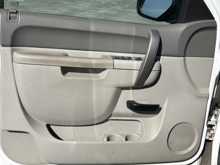 2013-chevrolet-silverado-1500-image-23
