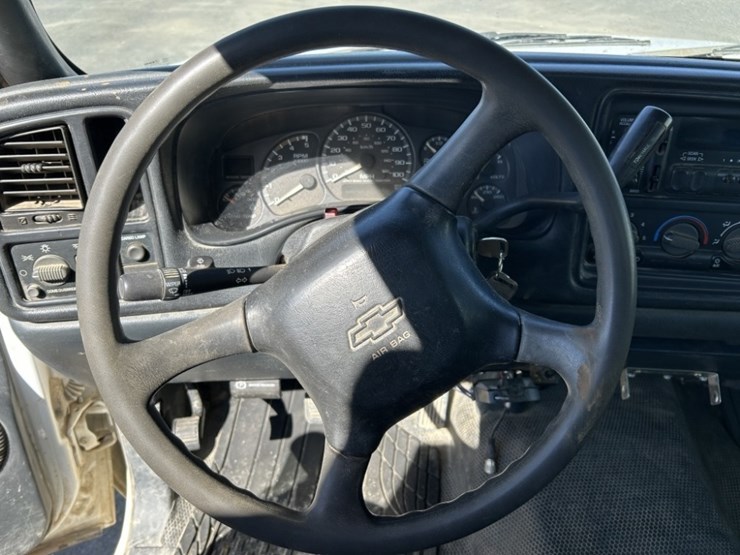 2002-chevrolet-silverado-3500-image-17