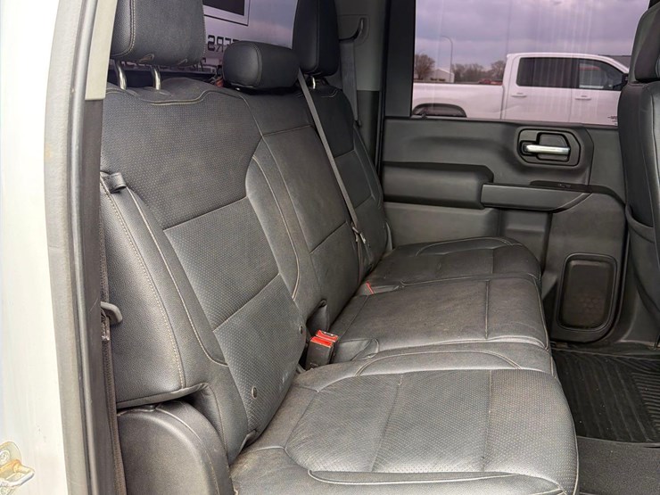 2021-chevrolet-2500hd-image-32