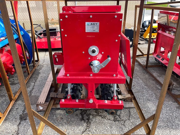 #9028-•-unused-agt-70-skid-steer-universal-mount-(o12)-image-7