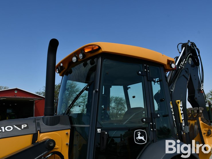 2024-john-deere-410-image-16