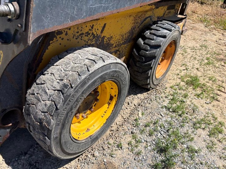 2018-deere-320g-image-8