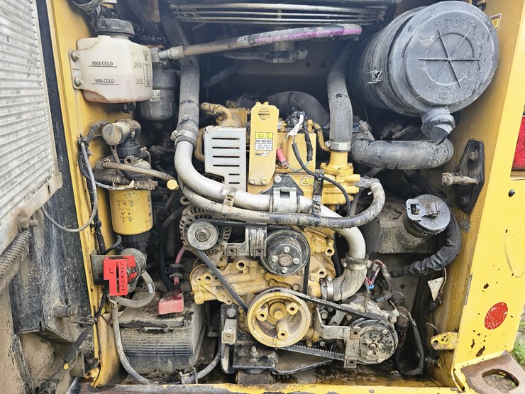 2022-caterpillar-259d3-image-9