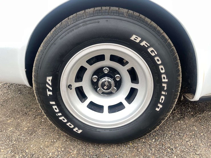 1979-chevrolet-corvette-t-tops-(32,664-miles-showing)-image-16