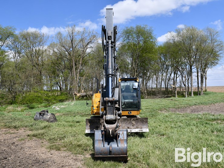 2014-deere-130g-image-2