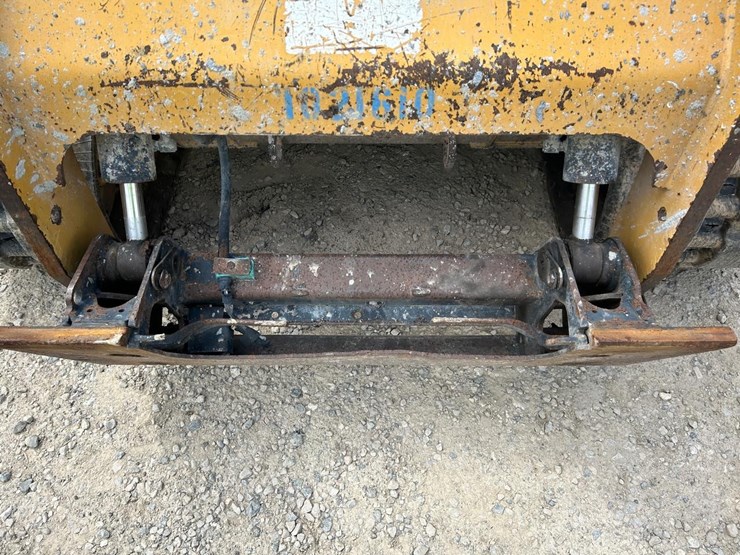 2015-caterpillar-299d-image-10