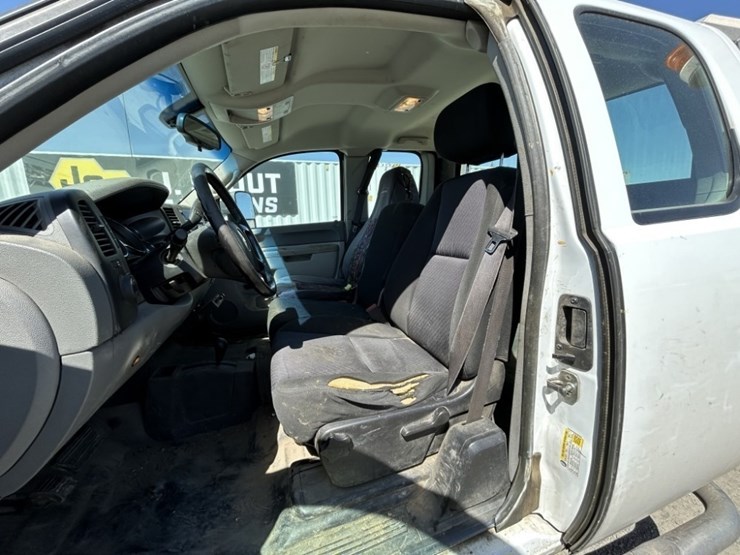 2012-chevrolet-silverado-2500-image-27
