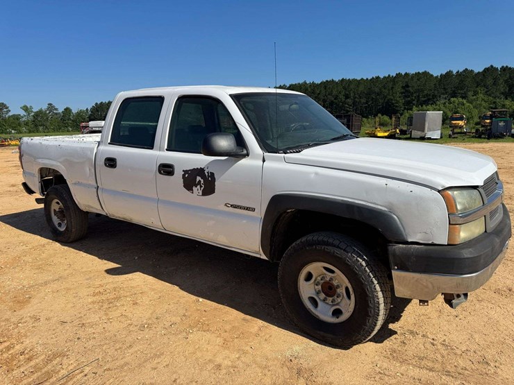2004-chevrolet-2500-image-2
