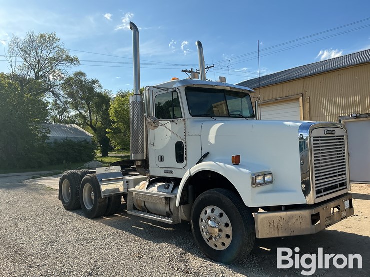 2000-freightliner-fld120-image-3