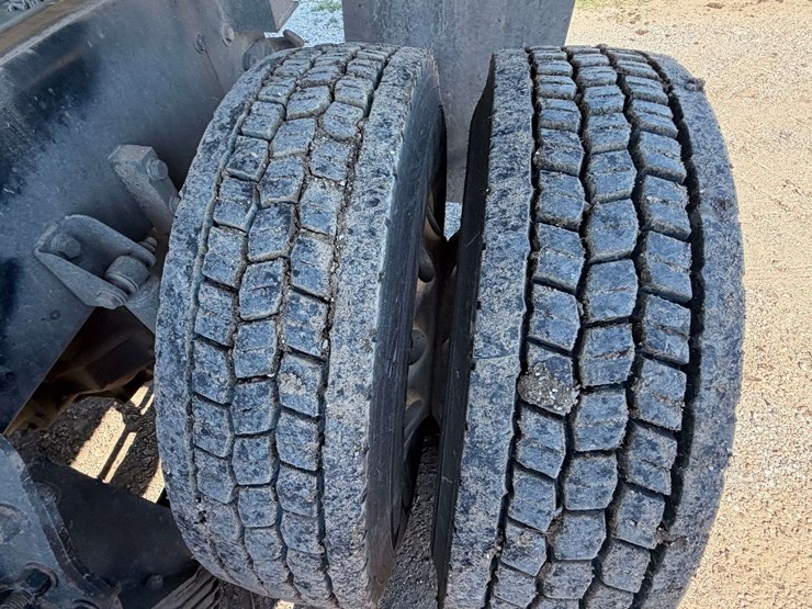 2016-kenworth-t880-image-12