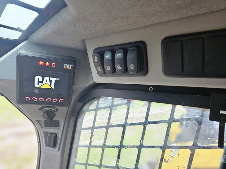 2022-caterpillar-259d3-image-15