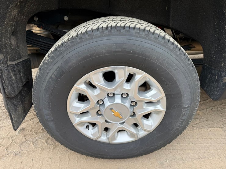 2024-chevrolet-3500-image-54