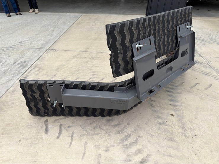 terry-repair-104”-wide-skidloader-pusher----1-owner-image-2