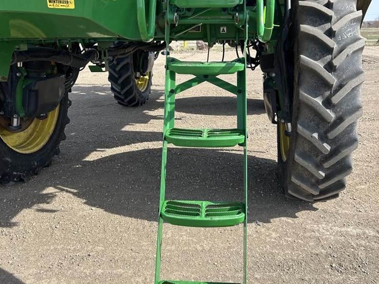 2020-john-deere-r4045-image-11