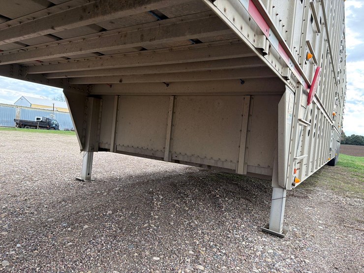 2008-wilson-livestock-trailer-image-22
