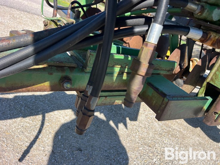 john-deere-220-image-10