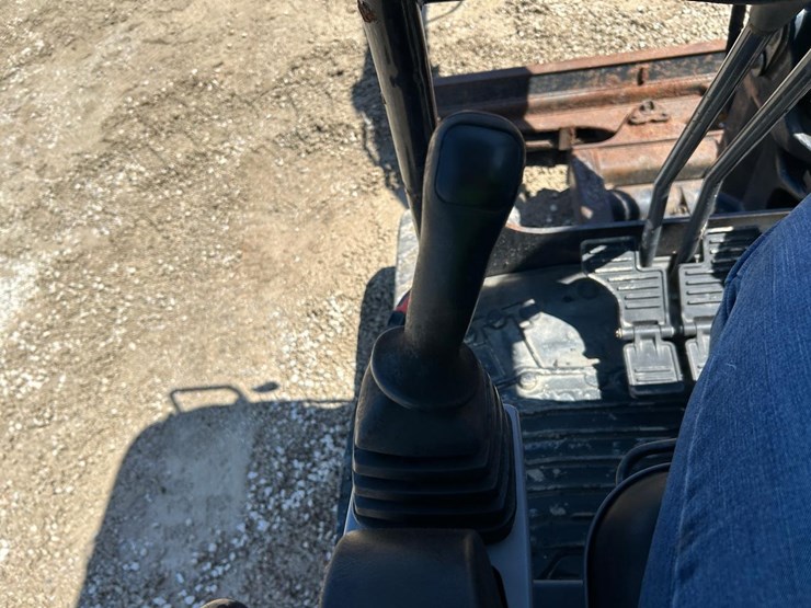 2022-kubota-kx040-4-image-27