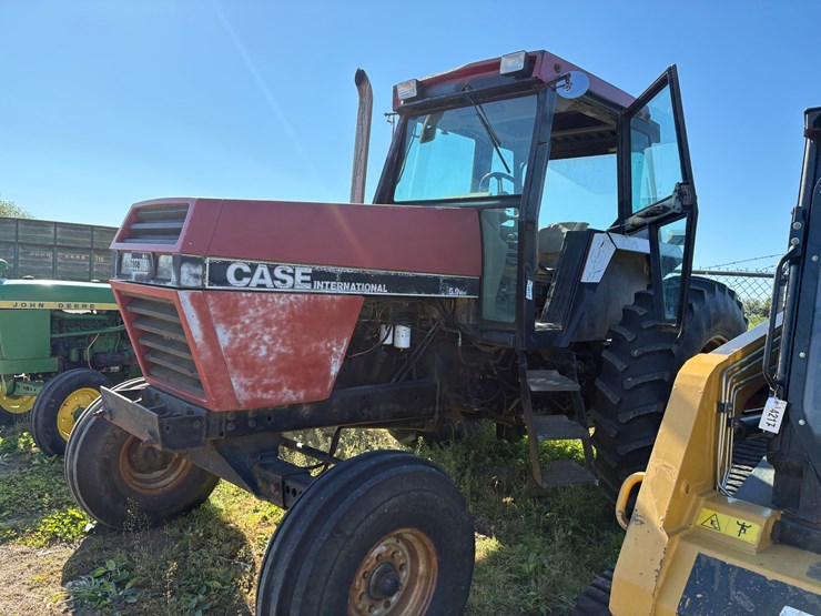 1998-case-2096-tractor-image-2