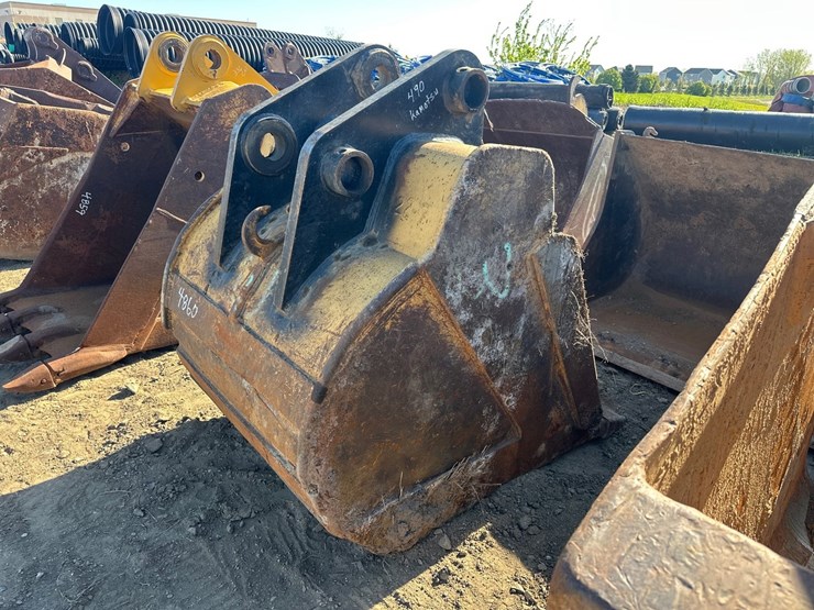 #4860-•-approx-54"-excavator-bucket-image-3