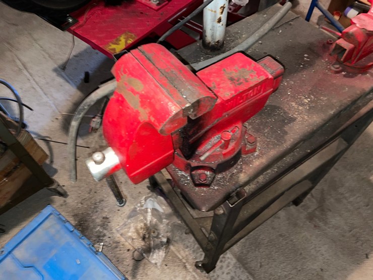 #7049-•-metal-shop-stand-with-vices-image-3