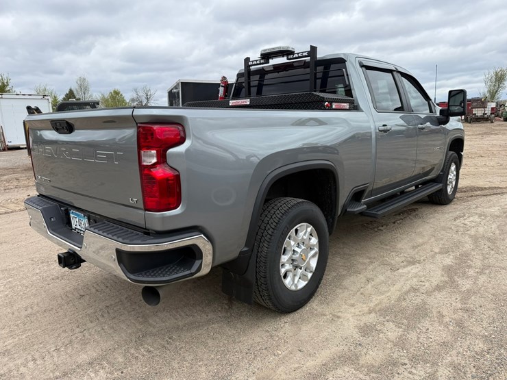 2024-chevrolet-3500-image-5