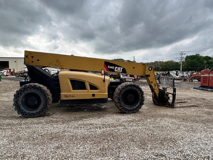 caterpillar-tl943-image-5