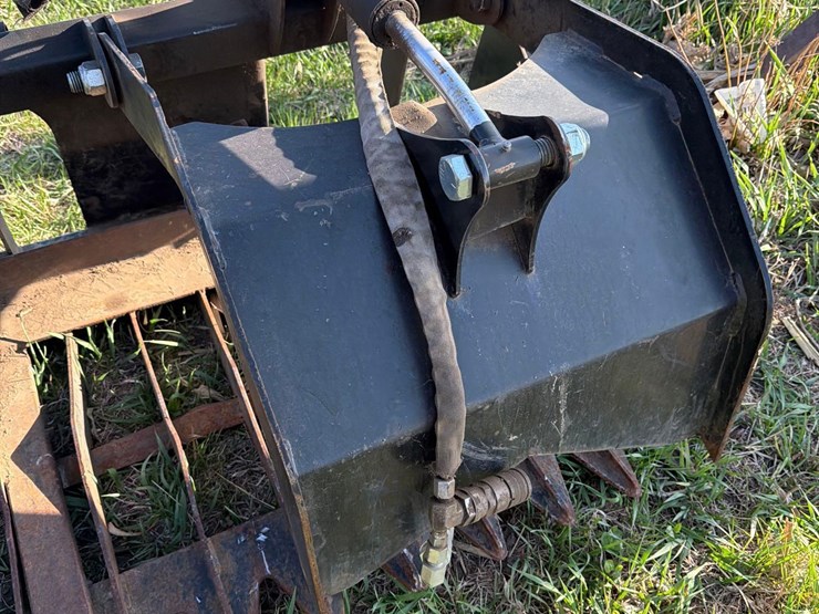 skidloader-78”-grapple-bucket-image-10