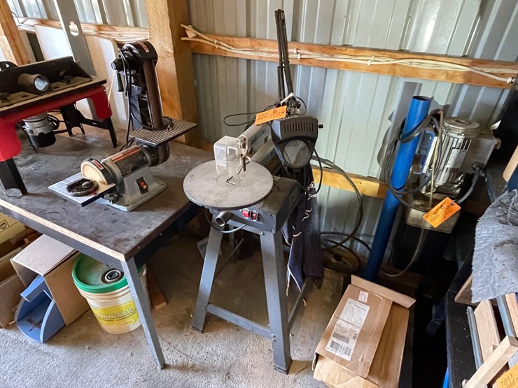 #7008-•-dremel-scroll-saw-on-stand-image-1