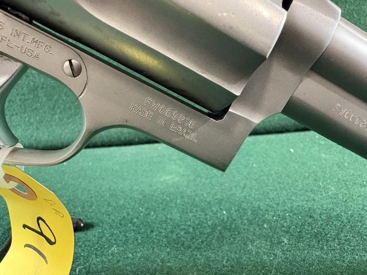 taurus-"the-judge"-.45lc/410ga-revolver-image-6